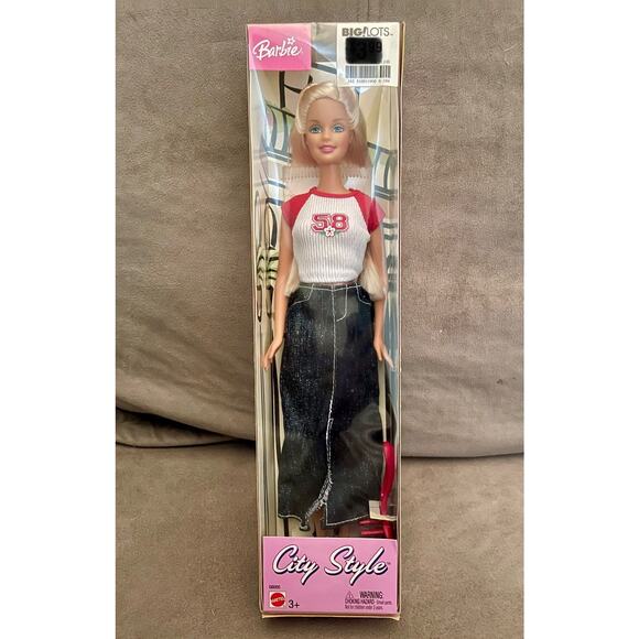 Vintage 2003 City Style Barbie Wearing Denim Skirt & Shirt With Comb #G6095 NIB - Picture 1 of 3